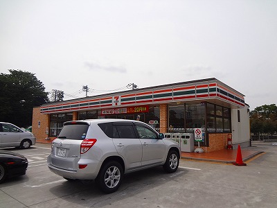 コンビニ　セブンイレブン（コンビニ）まで834m