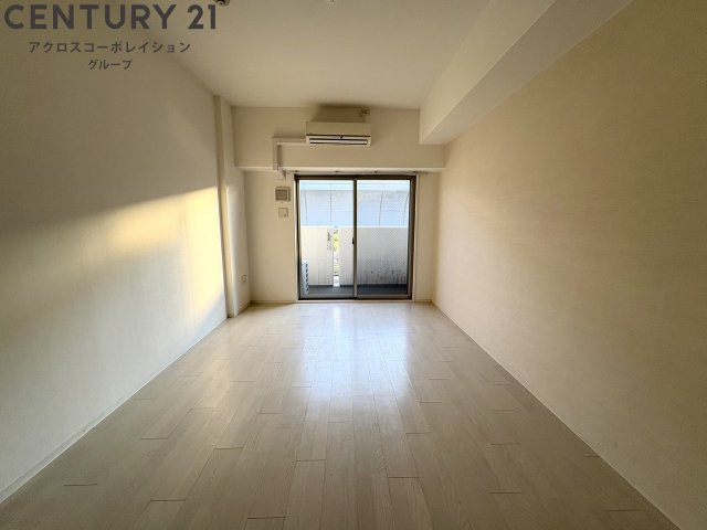 居室・リビング　エアコン付きの8.9帖の洋室です♪