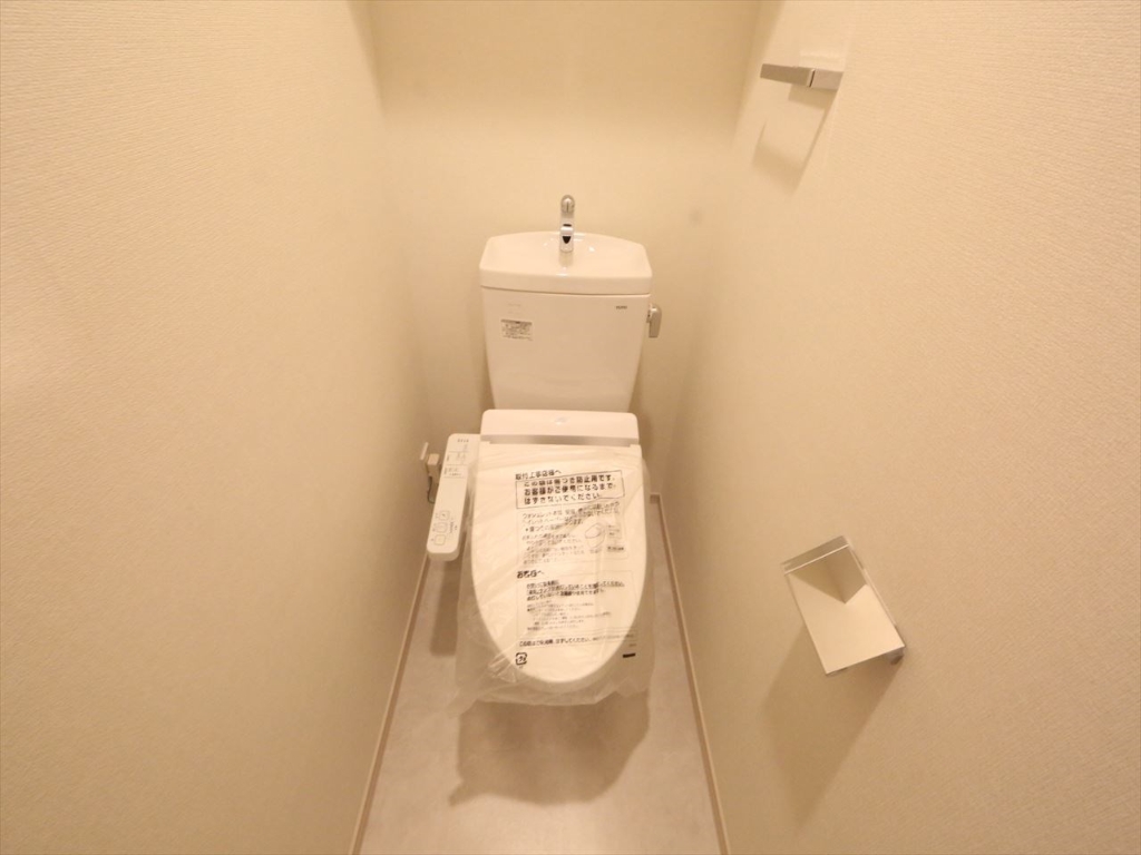 トイレ　温水洗浄暖房便座付トイレ