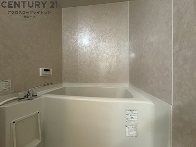 バス・シャワールーム　シンプルなユニットタイプの浴室です