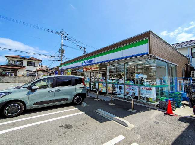 コンビニ　ファミリーマート下山門一丁目店（コンビニ）まで469m