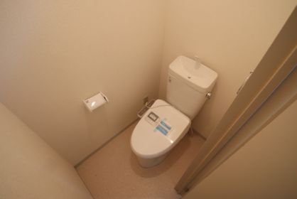 ＪＲ山陽本線 岡山駅 徒歩20分 3階建 築37年のトイレ写真