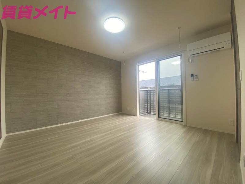 居室・リビング　同物件別室写真