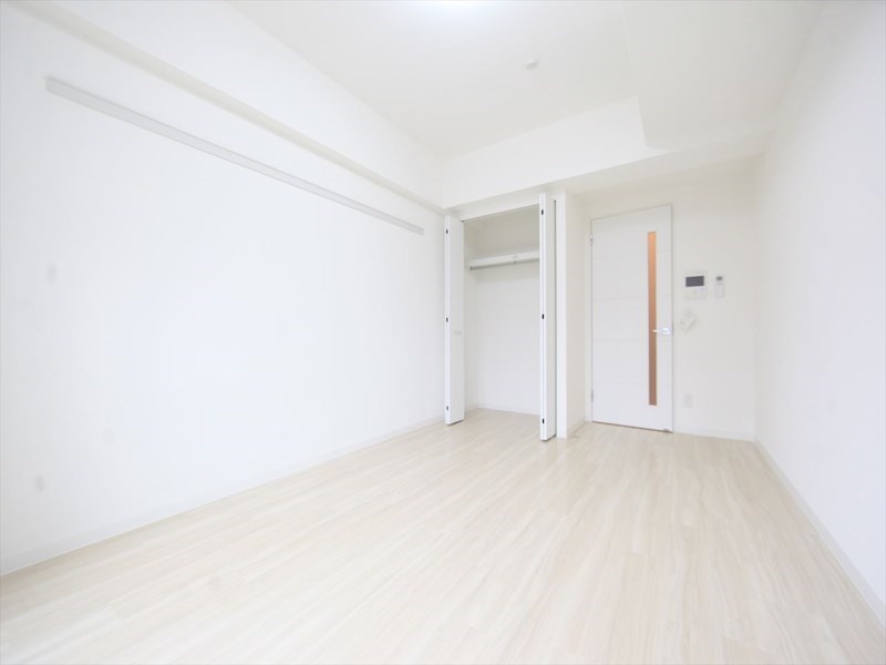 居室・リビング　洋室8.7帖　クローゼット付（収納充実してます）