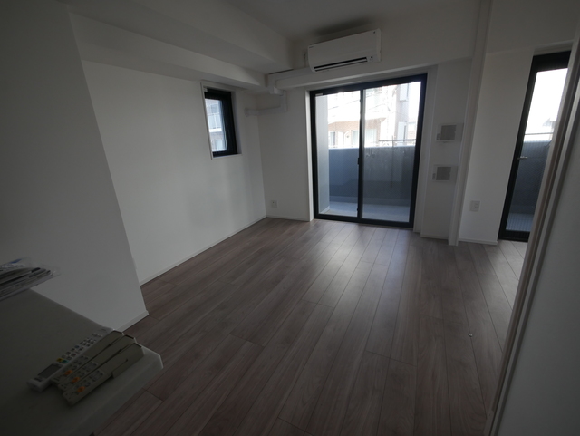 居室・リビング　★１０帖の広いリビングです★