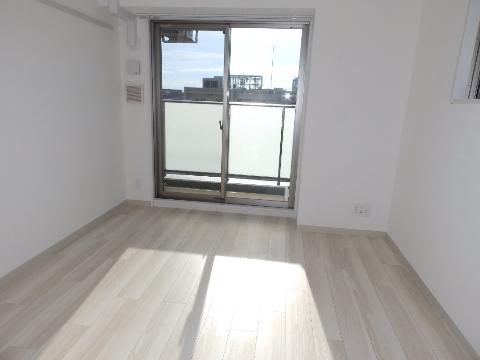 居室・リビング　室内