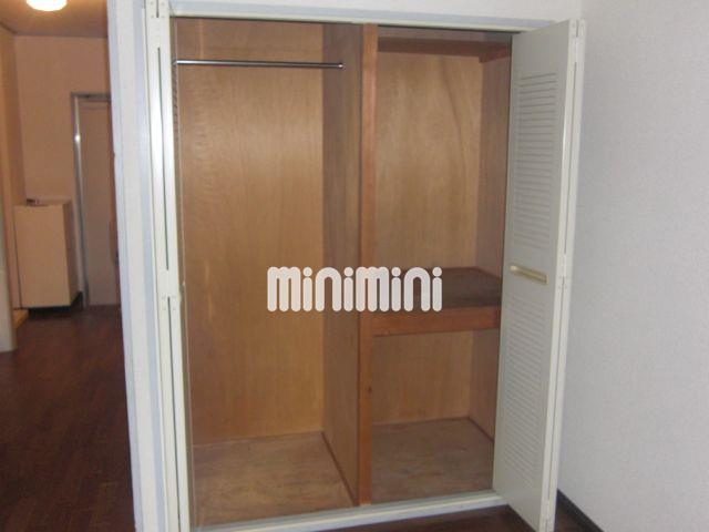 収納　小分けしやすく棚が付いた収納スペース