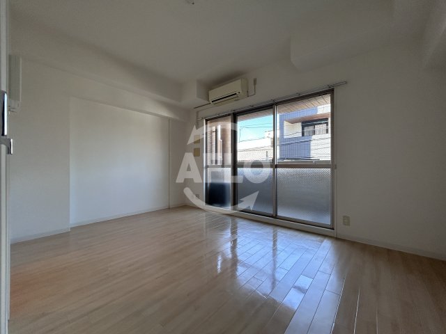 居室・リビング　ルーヴェンブルン豊津　リビング