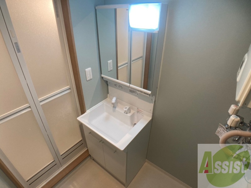 洗面設備　シャンプードレッサー。身支度はここでばっちりですね。