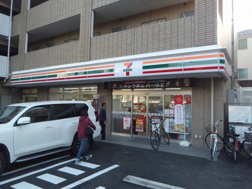コンビニ　セブンイレブン 中野上高田1丁目店（コンビニ）まで378m