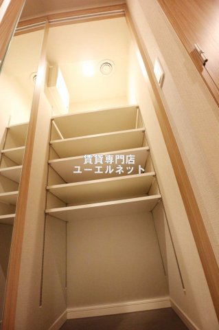 その他設備　収納力たっぷりのシューズクロークで玄関すっきり！