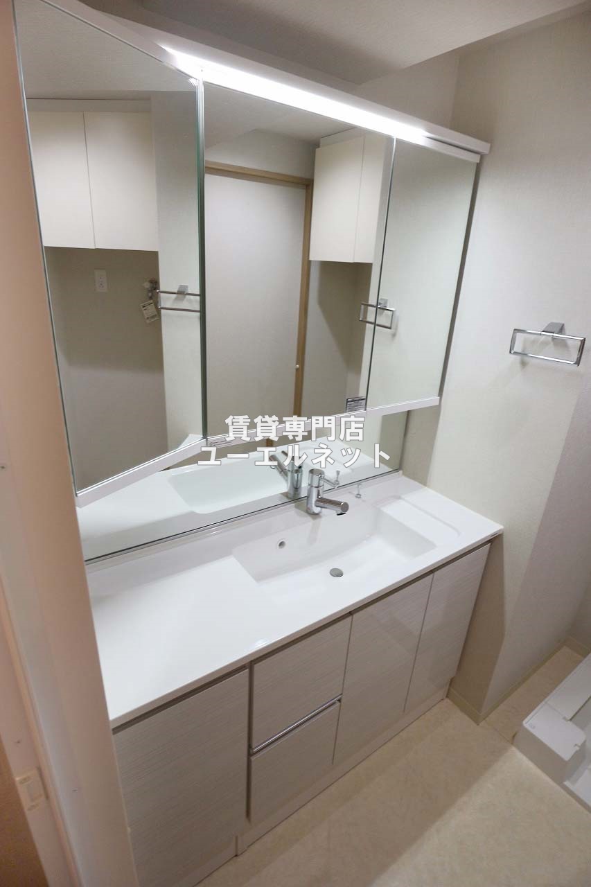 洗面設備　清潔感ある独立洗面台で毎日気持ちよく♪