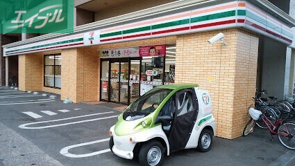 コンビニ　セブンイレブンJR高島駅西店（コンビニ）まで365m