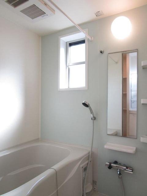 バス・シャワールーム　☆追焚・浴室乾燥機・窓付☆