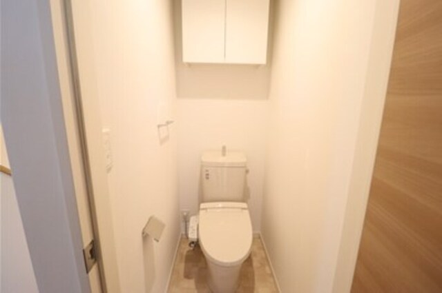 トイレ　温水洗浄暖房便座