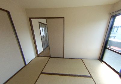 居室・リビング　フローリングだけでなく、和室もあります