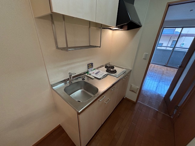 キッチン　※別号室の参考写真となります。
