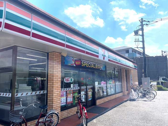 コンビニ　セブンイレブン（コンビニ）まで386m