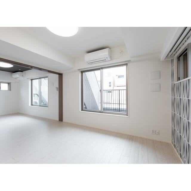 居室・リビング　※別部屋の参考写真です。