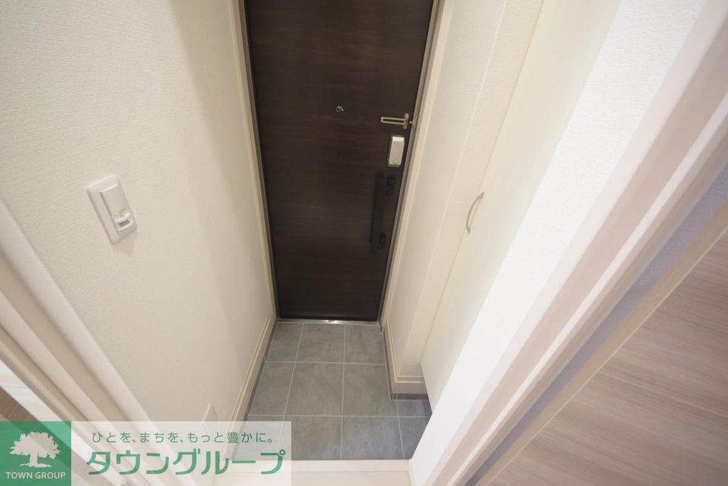 玄関　同型モデル参照