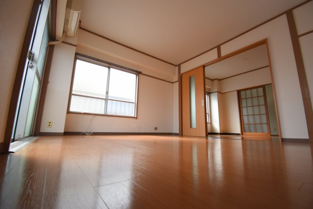 居室・リビング　※別部屋参考画像です。