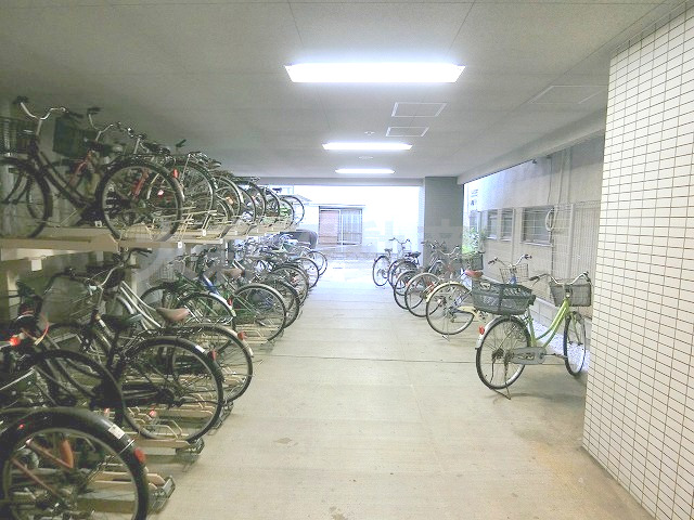 その他共有部分　屋根付きラック式の駐輪場