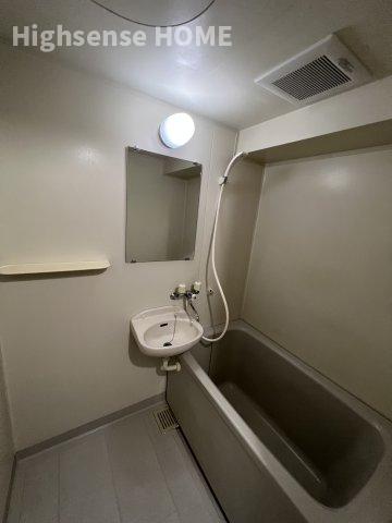 バス・シャワールーム　コンパクトで使いやすいお風呂です