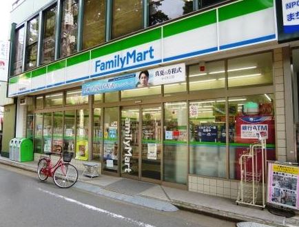 コンビニ　ファミリーマート 千歳船橋駅南店（コンビニ）まで394m
