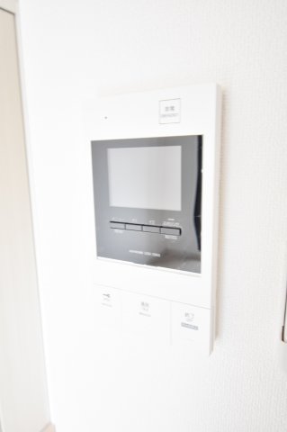 セキュリティ　TVモニターホンは安心ですね。誰か確認してから開けて下さいね
