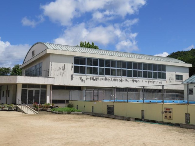 小学校　岡山市立御津南小学校（小学校）まで1696m