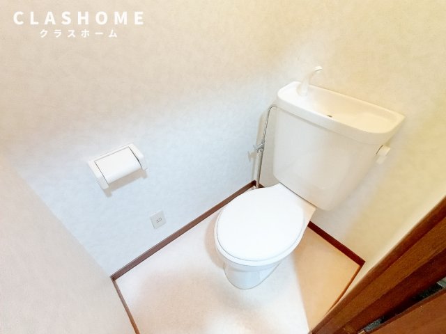 トイレ　同物件の別部屋になります。