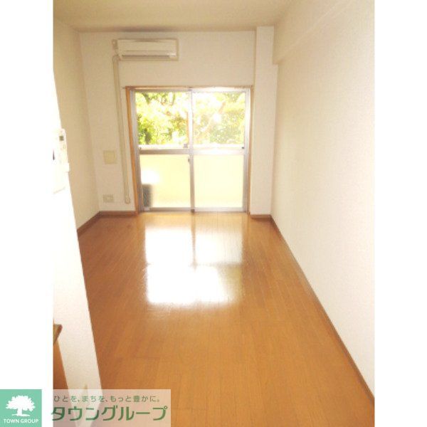 居室・リビング　ゆったり７，５帖のお部屋ですよ