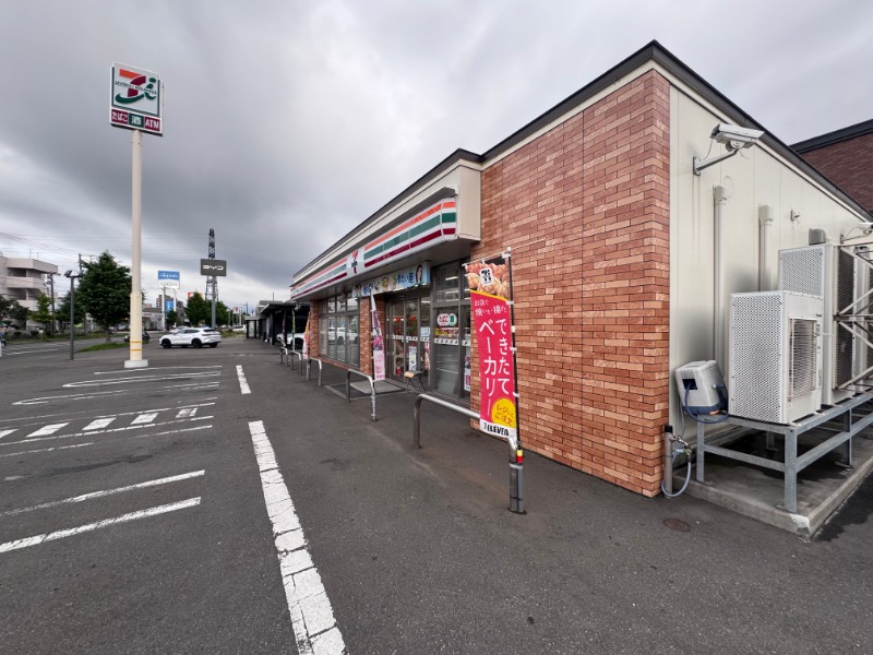 コンビニ　セブンイレブン札幌新発寒4条店（コンビニ）まで517m