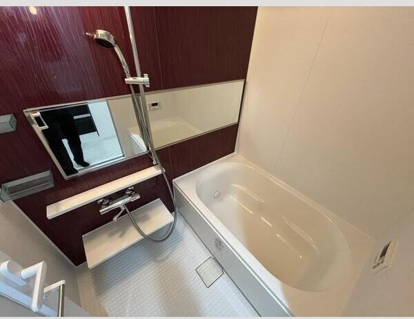 バス・シャワールーム　※写真は同じマンションの違う部屋のものになります。