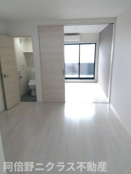 居室・リビング　内装は別部屋の参考写真です。
