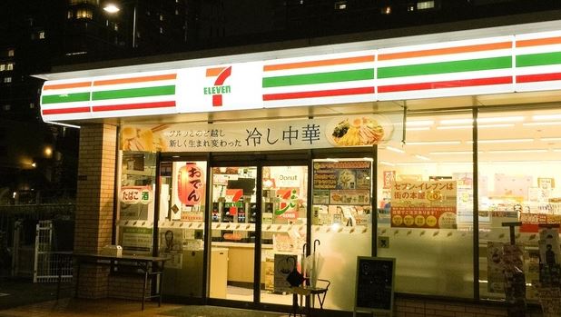 コンビニ　セブン-イレブン港区汐彩橋店（コンビニ）まで700m