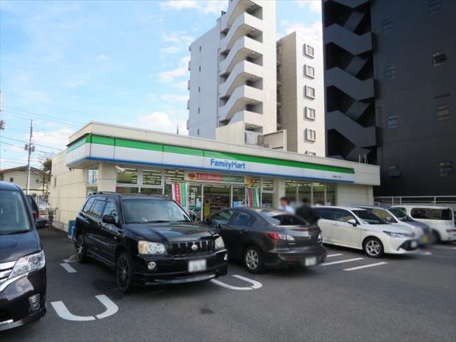 コンビニ　ファミリーマート（コンビニ）まで777m