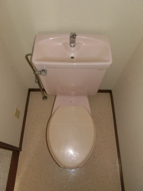 トイレ　清潔感のあるトイレですよ。