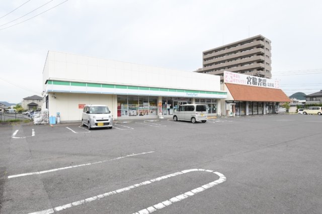 その他　ファミリーマート高松太田上町店