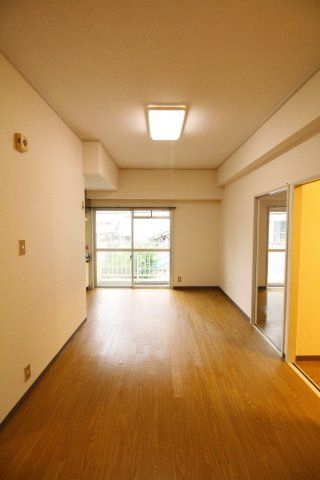 居室・リビング　（別タイプ参考写真）ロイヤルハイツフジ　荒川区西日暮里6