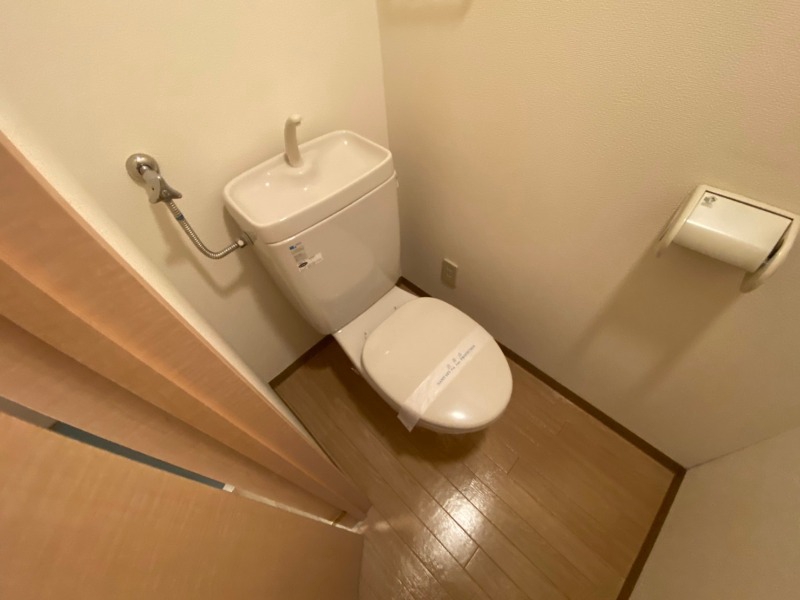 トイレ　こちらはトイレです。清潔感があり、安心して使用できます。