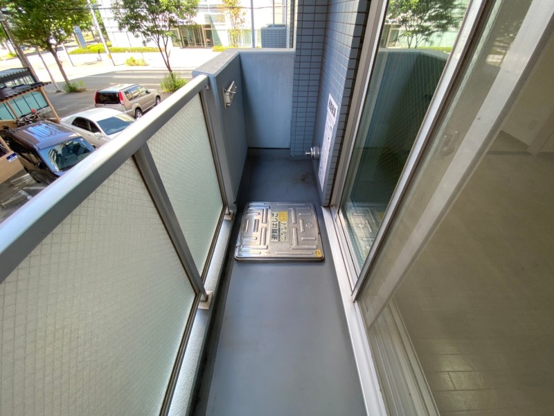 バルコニー　窓を開けると風通しも良く、気分も上がりそう！