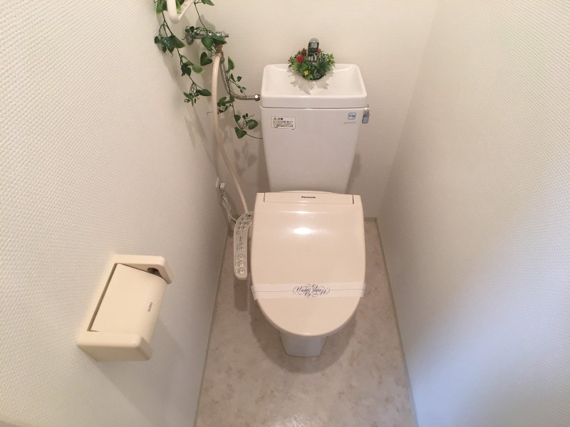 トイレ　ウォシュレット機能がついたトイレ。安心して使用できますね。