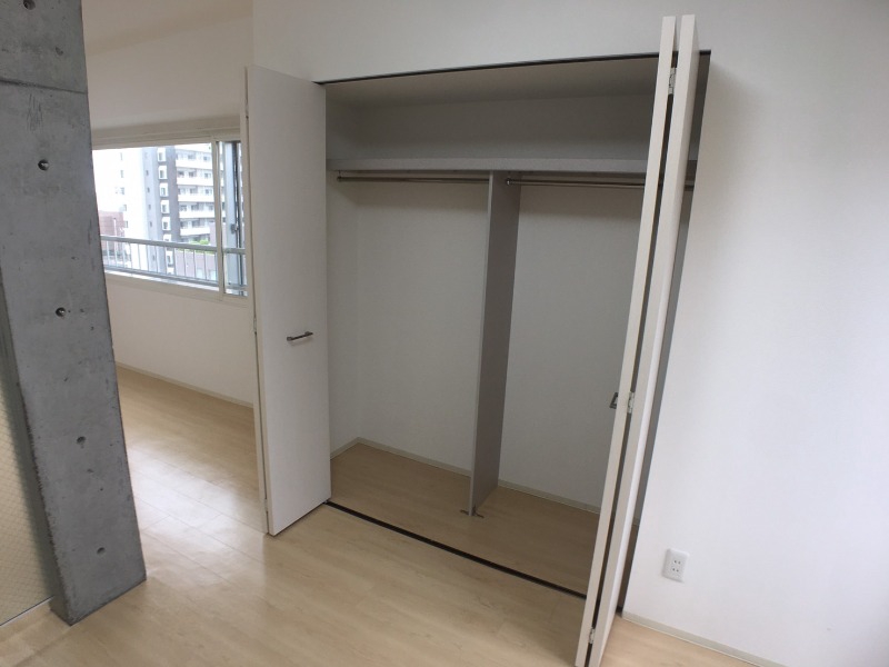 収納　寝室の収納です。部屋がすっきり片付きます。