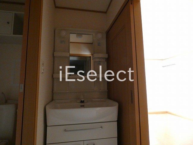 洗面設備　お洒落な独立洗面台です