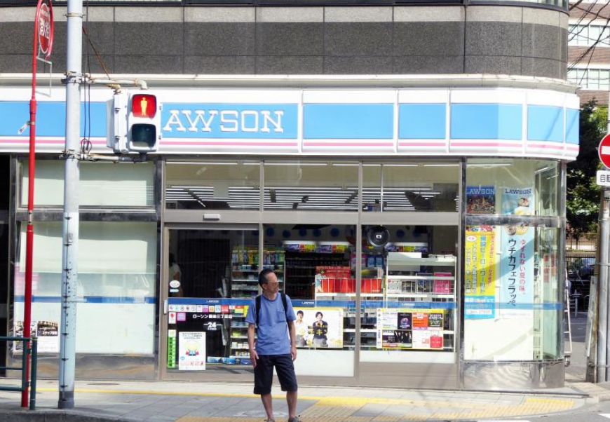 コンビニ　ローソン築地三丁目店（コンビニ）まで94m