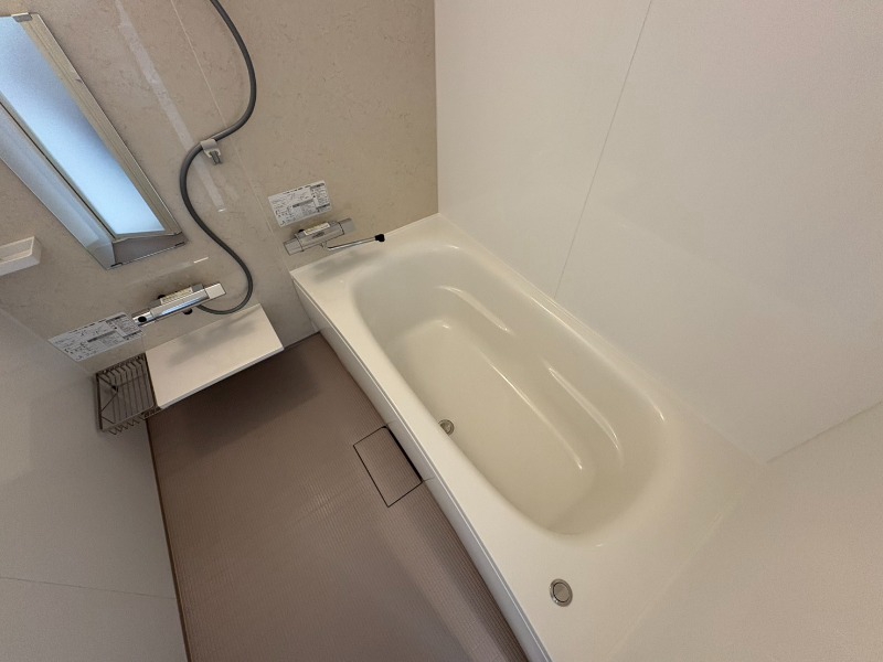 バス・シャワールーム　お風呂になります。一日の疲れを癒してくださいね。