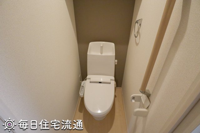 ＪＲ中央線 三鷹駅 徒歩23分 2階建 築8年のトイレ写真