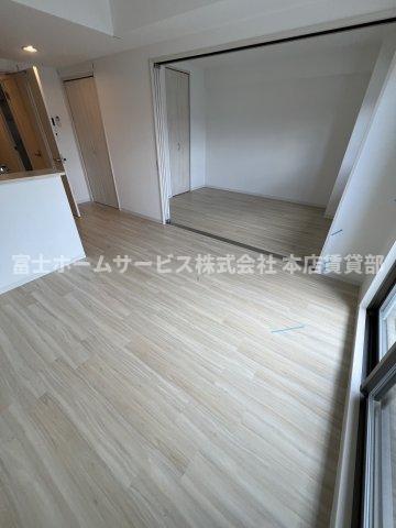 居室・リビング　同じタイプの反転のお部屋です。