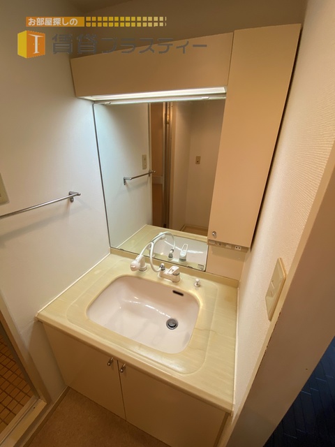 洗面設備　同物件別部屋の写真です